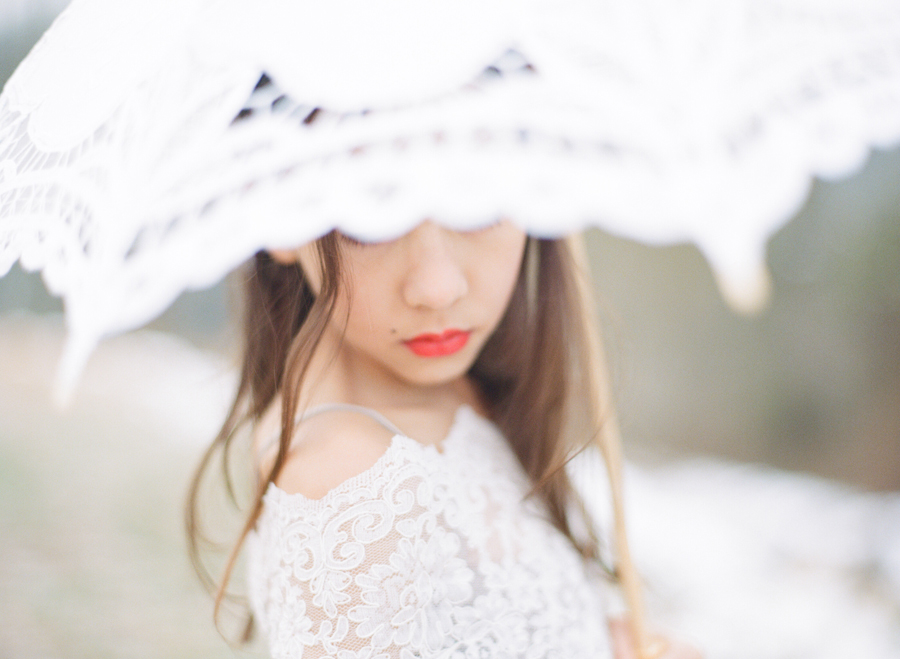 lace umbrella red lips